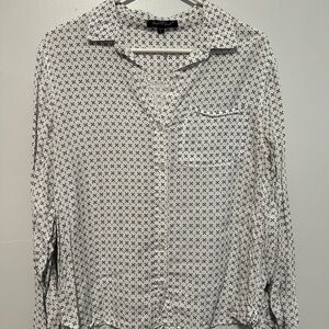 🌞White and black button up